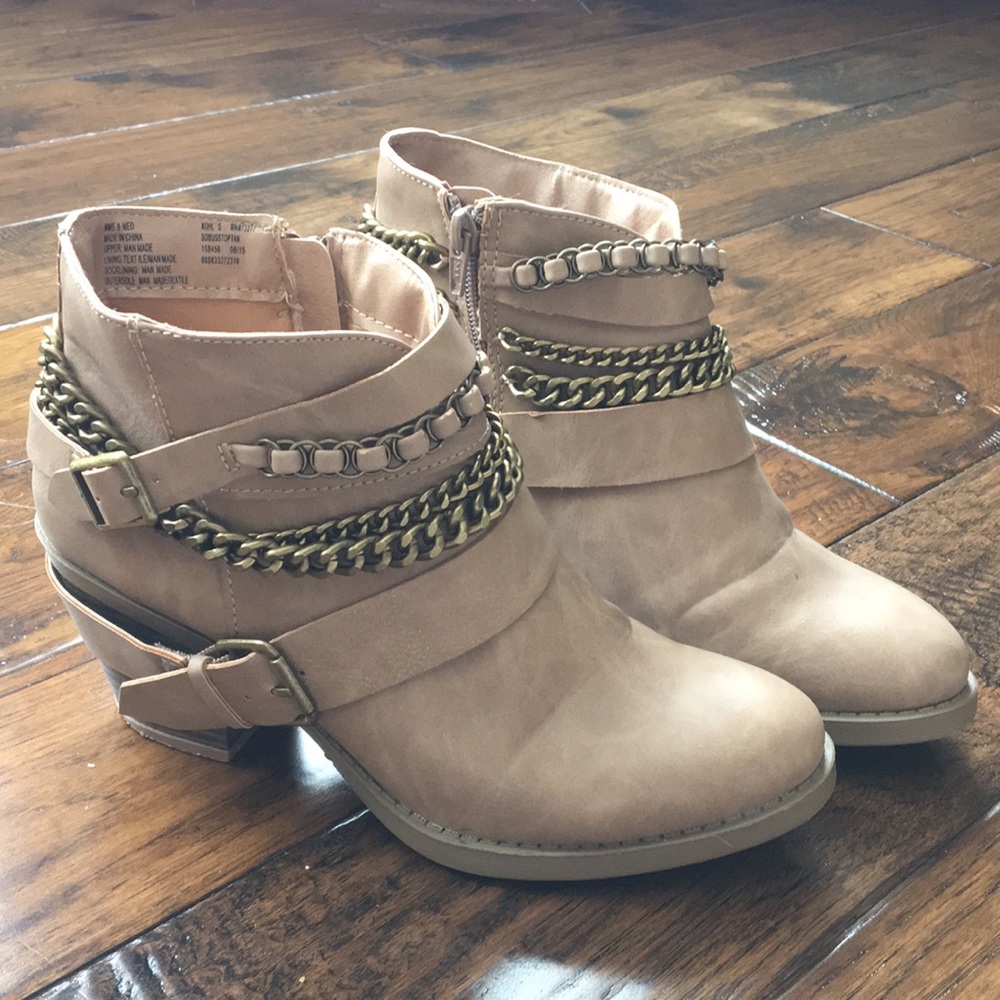 Like-new Ankle heeled booties!